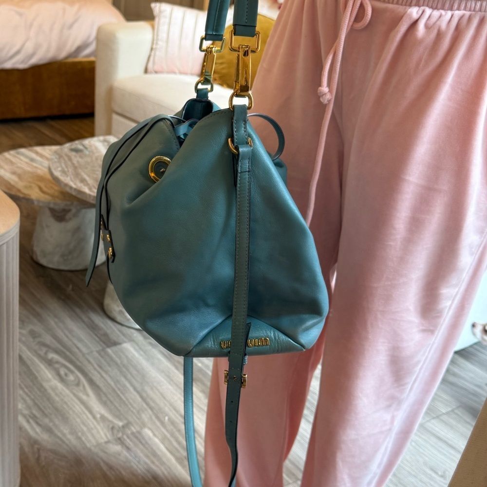 STUNNING MIU-MIU BOUTIQUE HANDBAG satchel tote bag in blue with gold hardware - Picture 2 of 15